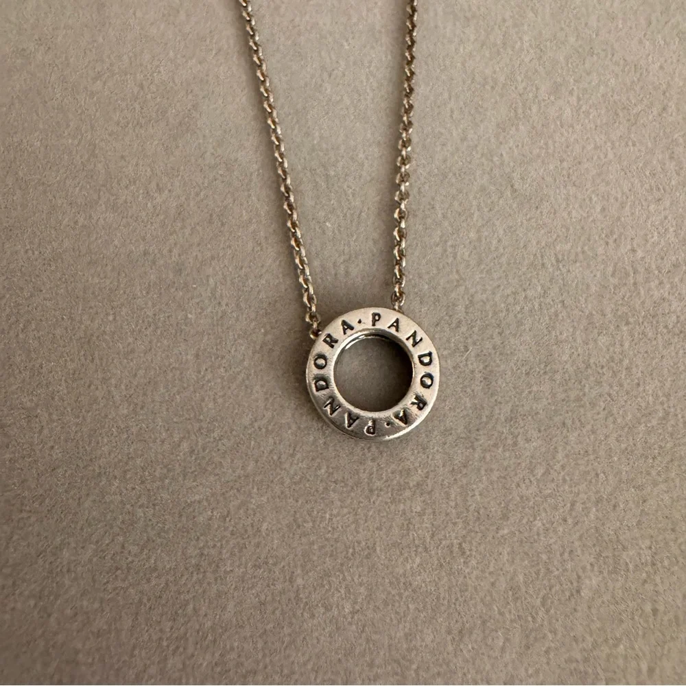 Pandora Signature Reversible Pavé & Logo Circle Necklace - Picture 7 of 9
